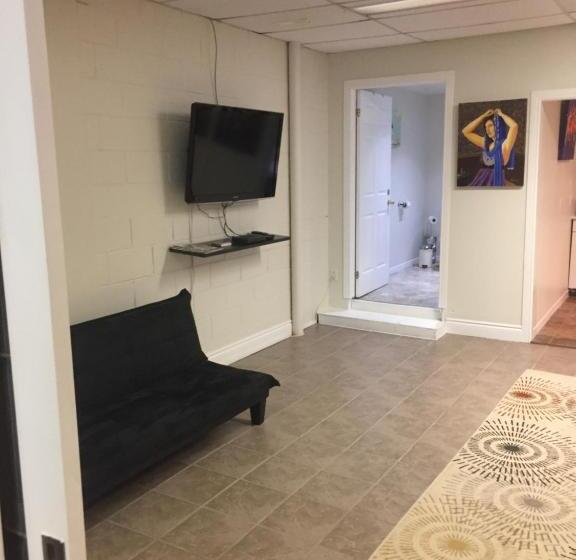 بنسيون Empire Inn And Suites