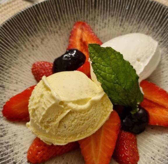 膳宿费 Les Chenes Rouges