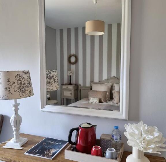 膳宿费 Les Chenes Rouges