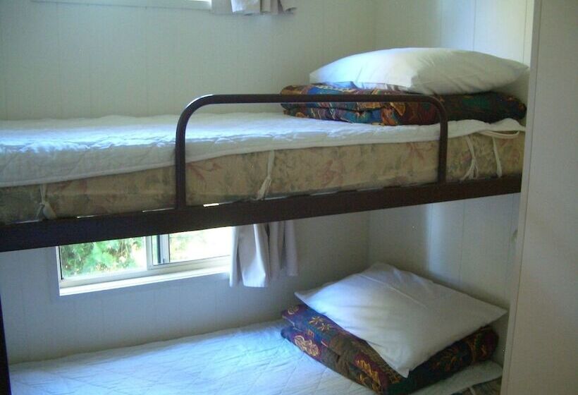 리조트 Rainbow Pines Tourist Caravan Park