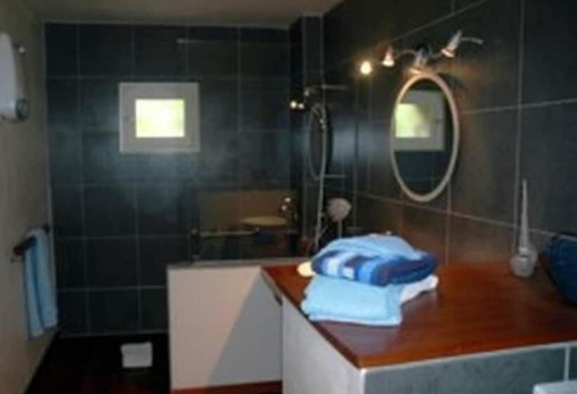 ベッドアンドブレックファースト Chambres D Hôtes Les Douves