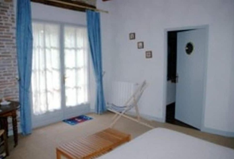 ベッドアンドブレックファースト Chambres D Hôtes Les Douves