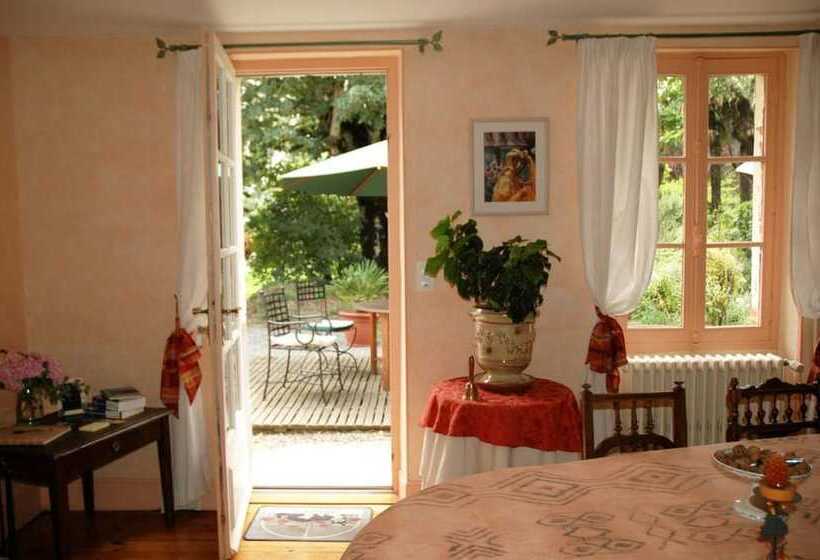 ベッドアンドブレックファースト Chambres D Hôtes Les Douves