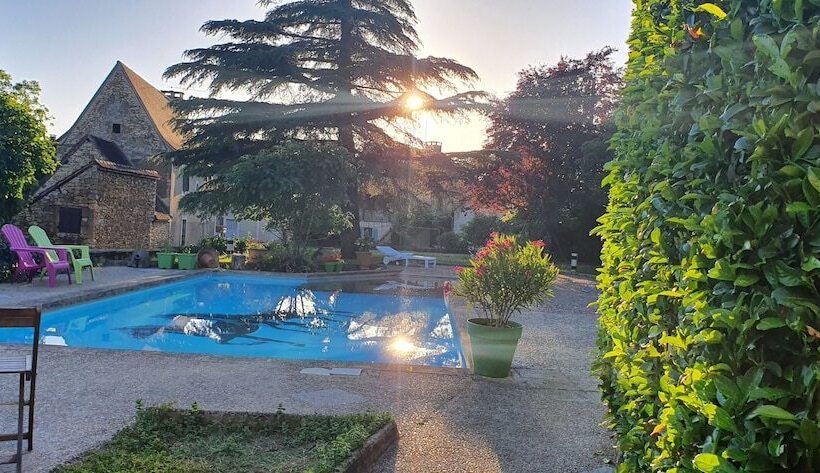 여관 Auberge Du Relais D Auniac Hotel Bar Restaurant Piscine