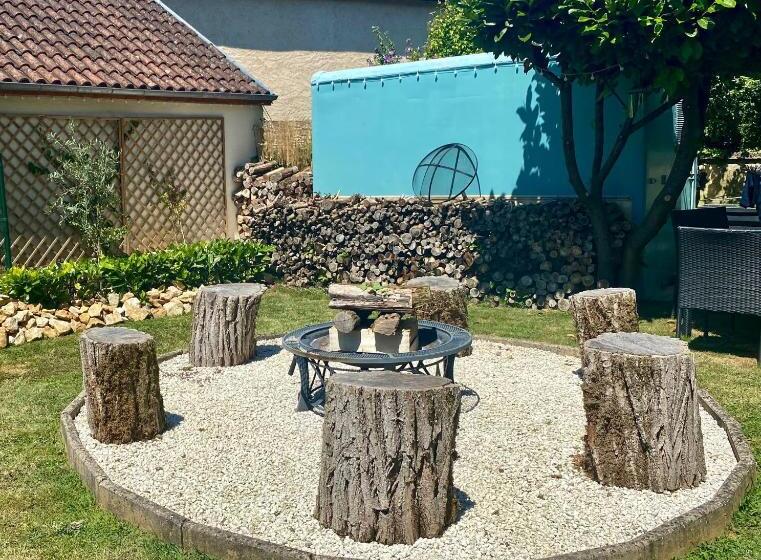 簡易ホテル Auberge Du Relais D Auniac Hotel Bar Restaurant Piscine