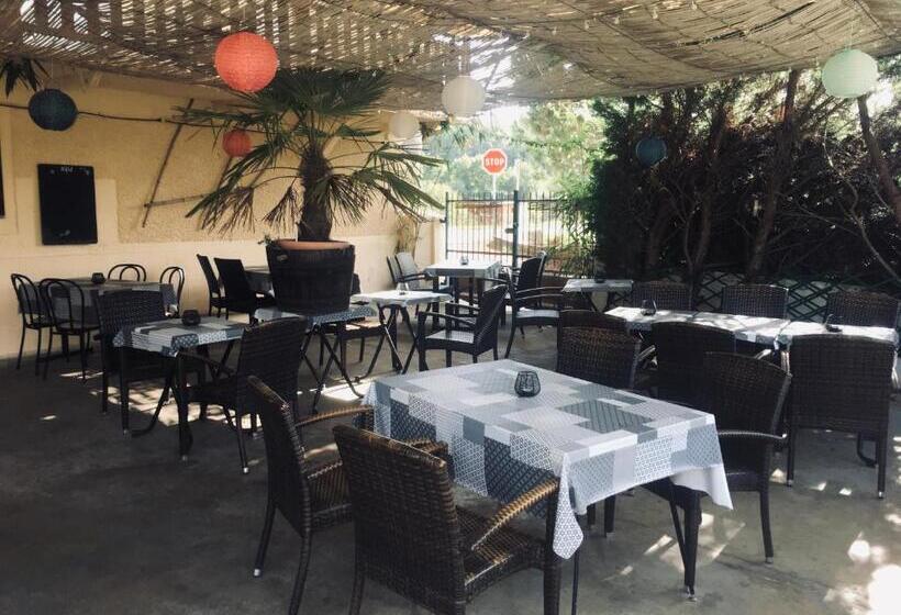 여관 Auberge Du Relais D Auniac Hotel Bar Restaurant Piscine