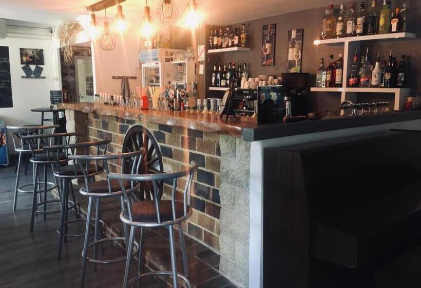 여관 Auberge Du Relais D Auniac Hotel Bar Restaurant Piscine