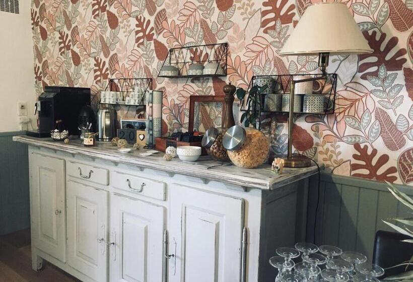 여관 Auberge Du Relais D Auniac Hotel Bar Restaurant Piscine