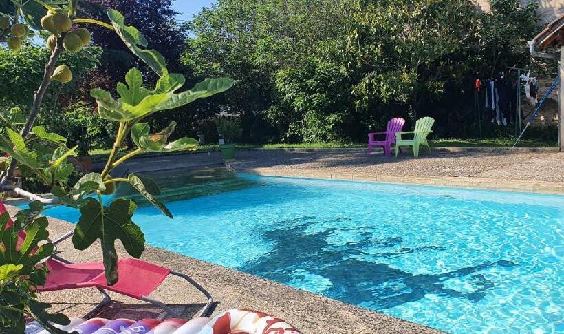 여관 Auberge Du Relais D Auniac Hotel Bar Restaurant Piscine