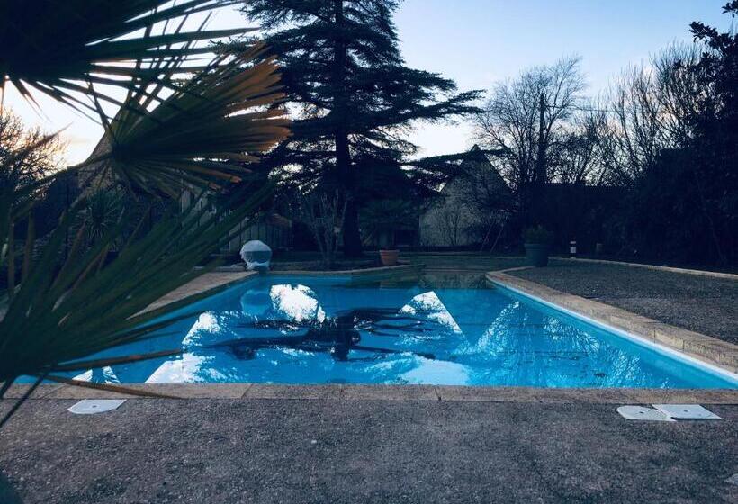 여관 Auberge Du Relais D Auniac Hotel Bar Restaurant Piscine