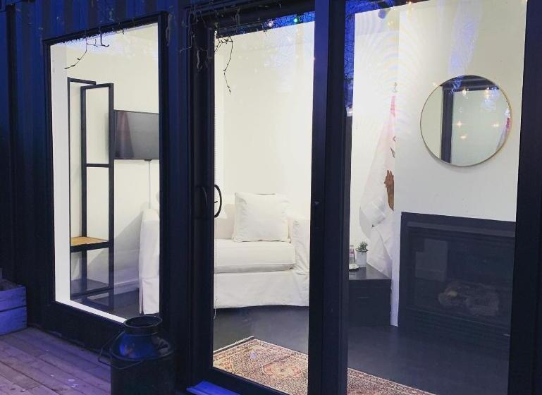 فندق فئة نجمة واحدة The Lakeside Motel