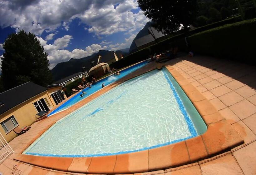 בית מלון כפרי Espace Pyrénées Loisirs Campsite