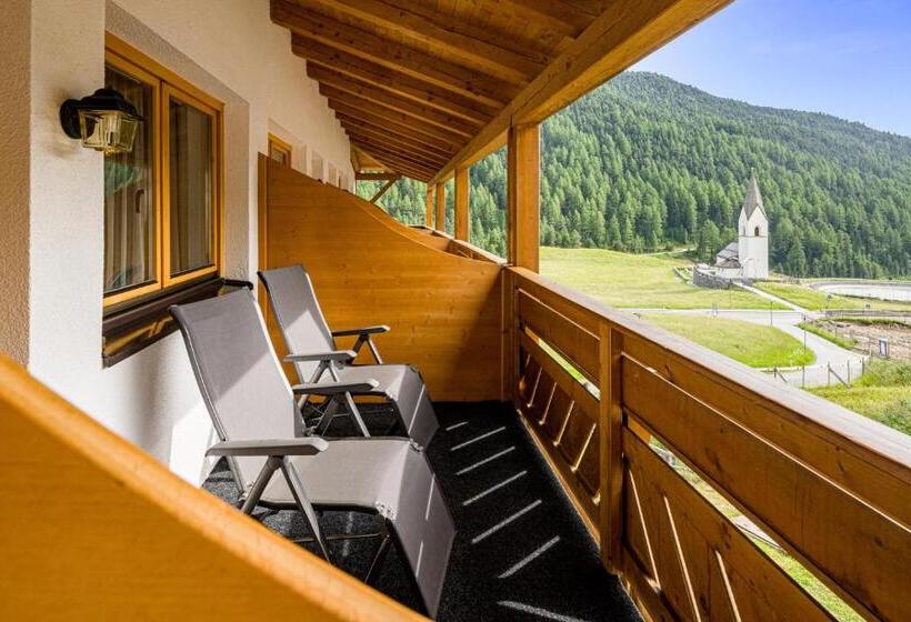 Отель Langtaufererhof