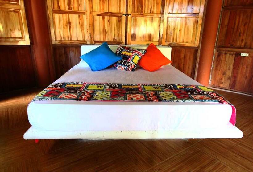 هتل Nautilos Trigana