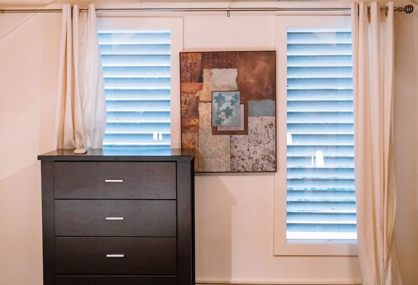 Outlook Hill Vineyard Cottages