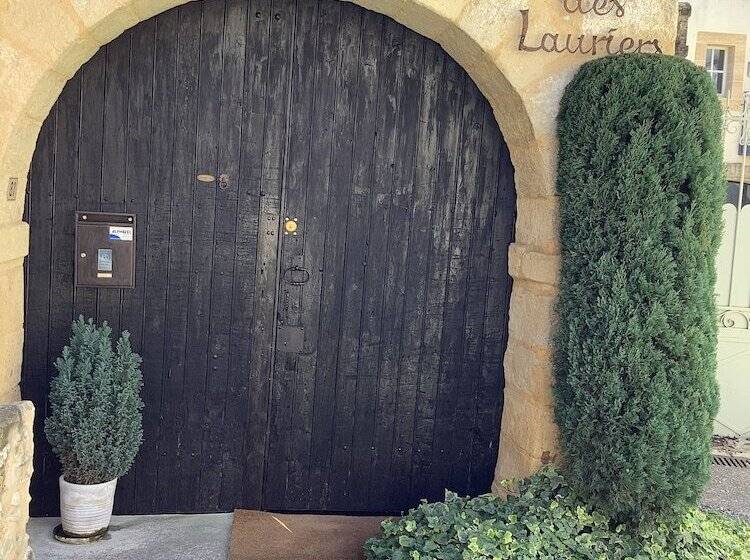 Пансион Maison D Hôtes La Cour Des Lauriers