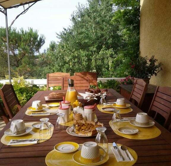 Bed and Breakfast La Maison Jaune