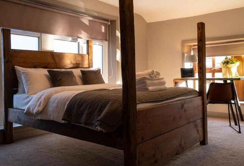 Bed and Breakfast The Lion Pub & Grill