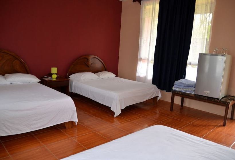 ホテル Lumbres Del Arenal Cabinas Y Villas