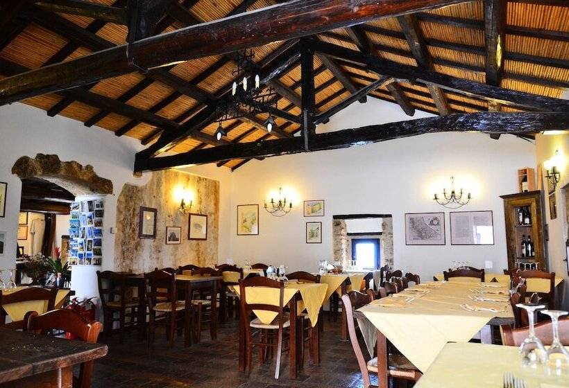 بنسيون Rifugio Della Rocca