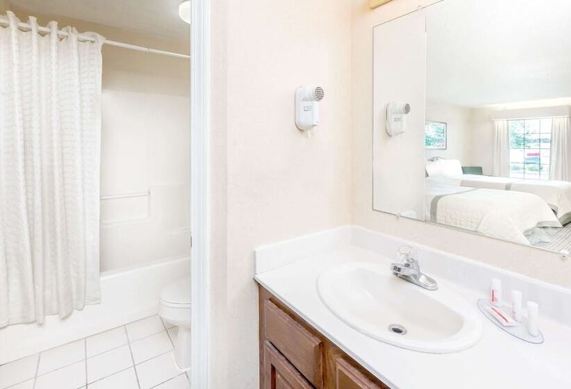 فندق Baymont Inn & Suites By Wyndham Grenada