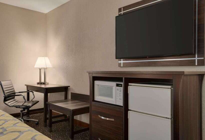 בית מלון כפרי Baymont By Wyndham Muncie Near Ball State University