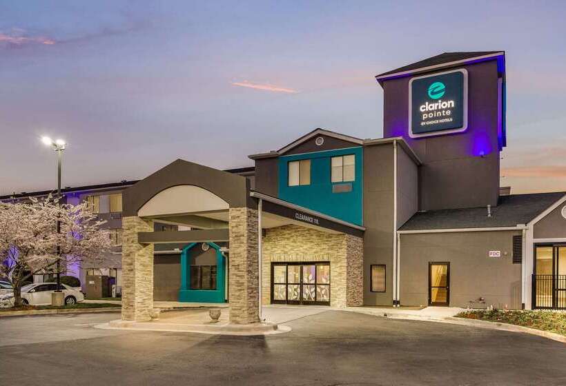 בית מלון כפרי Clarion Pointe Wake Forest   Raleigh North