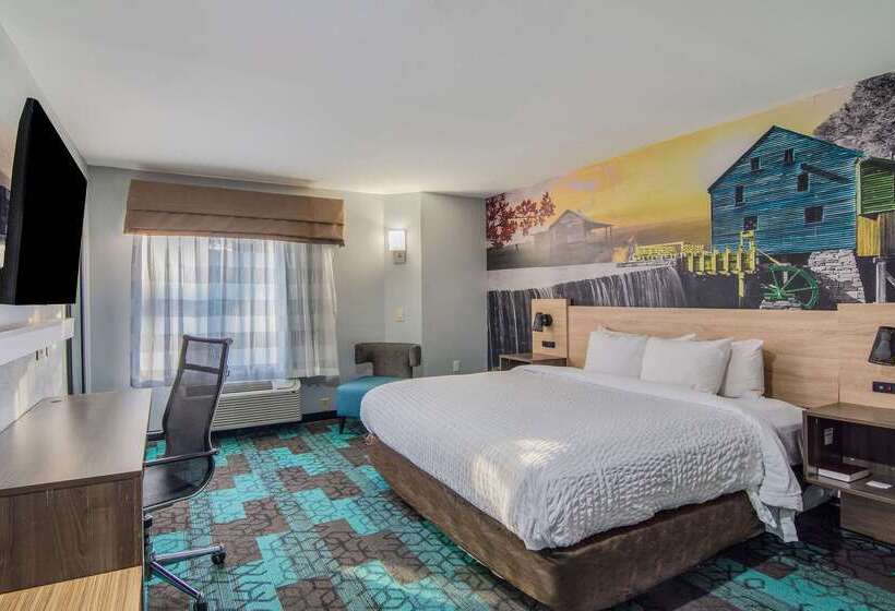 בית מלון כפרי Clarion Pointe Wake Forest   Raleigh North