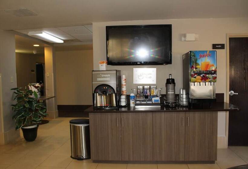 בית מלון כפרי Clarion Pointe Wake Forest   Raleigh North