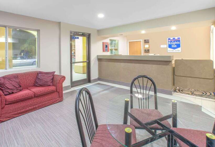 ホテル Knights Inn Forest Hill