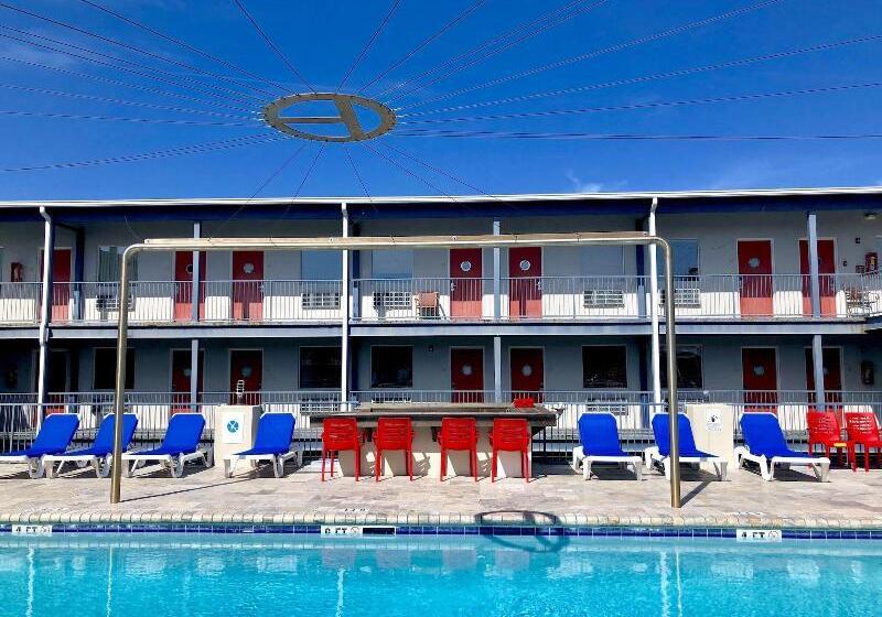 Sea And Breeze Hotel And Condo