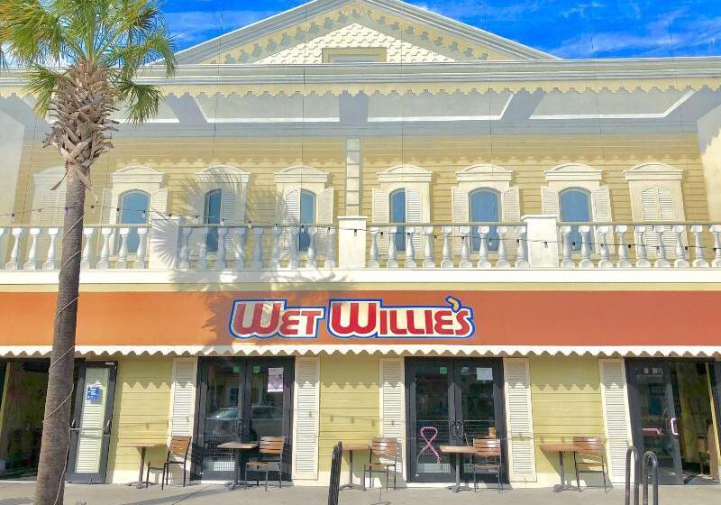 Sea And Breeze Hotel And Condo