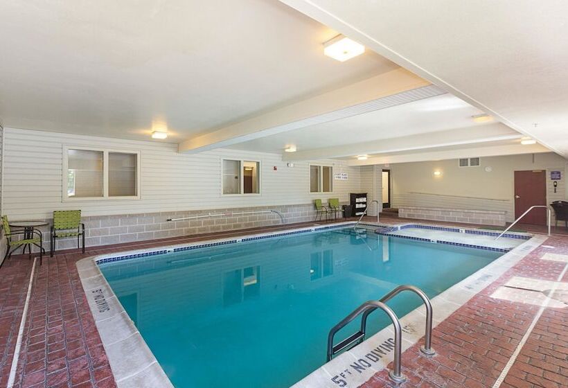 هتل Sleep Inn & Suites Bay View Acme   Traverse City
