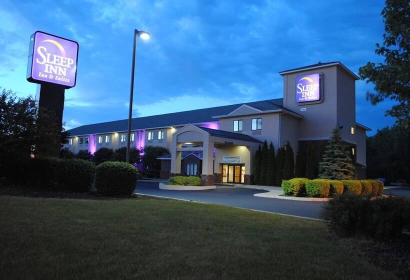 Отель Sleep Inn & Suites Queensbury  Lake George