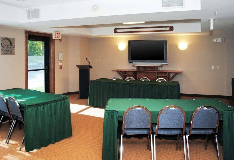 Отель Sleep Inn & Suites Queensbury  Lake George