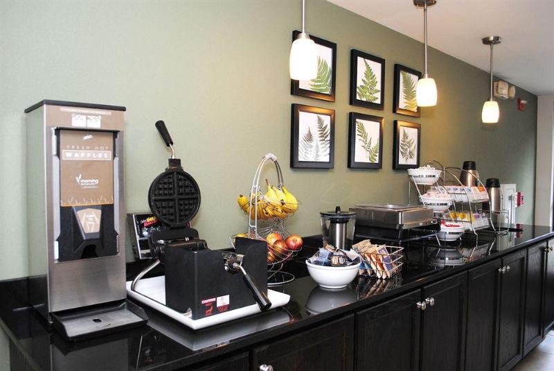 Отель Sleep Inn & Suites Queensbury  Lake George