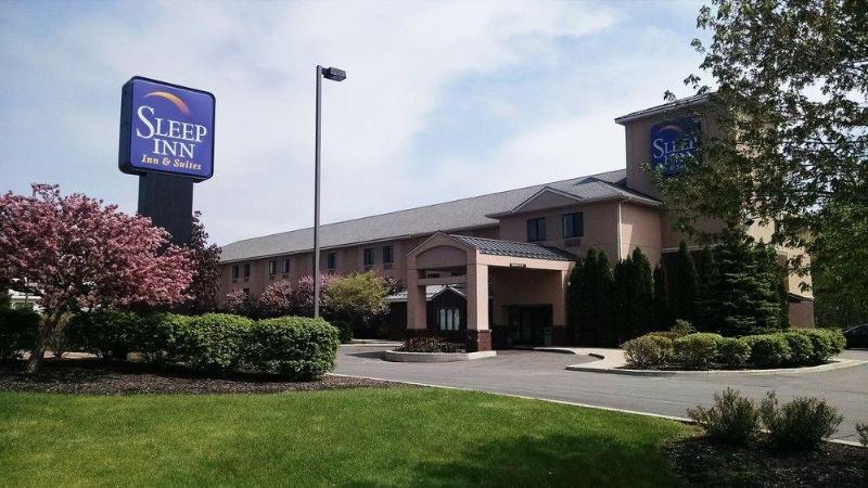 Отель Sleep Inn & Suites Queensbury  Lake George