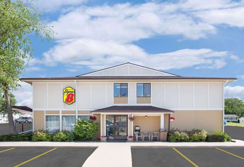 فندق Super 8 By Wyndham Beaver Dam