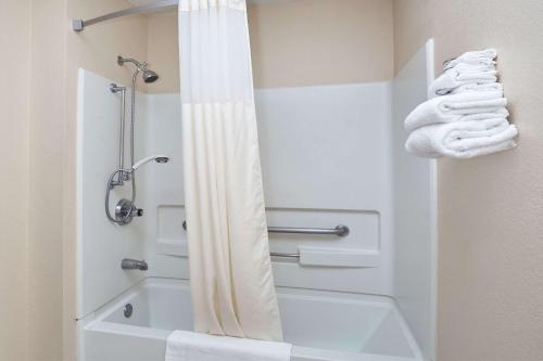 هتل Super 8 By Wyndham Greenville