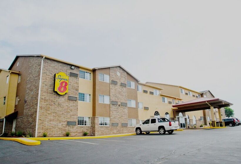 هتل Super 8 By Wyndham Kansas City