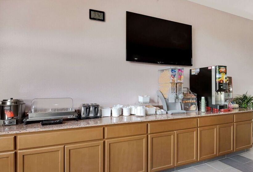 هتل Super 8 By Wyndham Kansas City