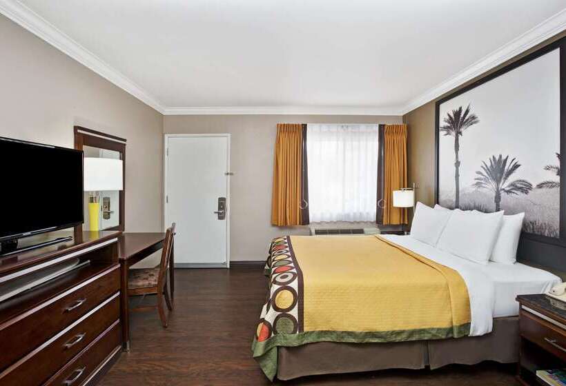 فندق Super 8 By Wyndham Los Angelesculver City Area