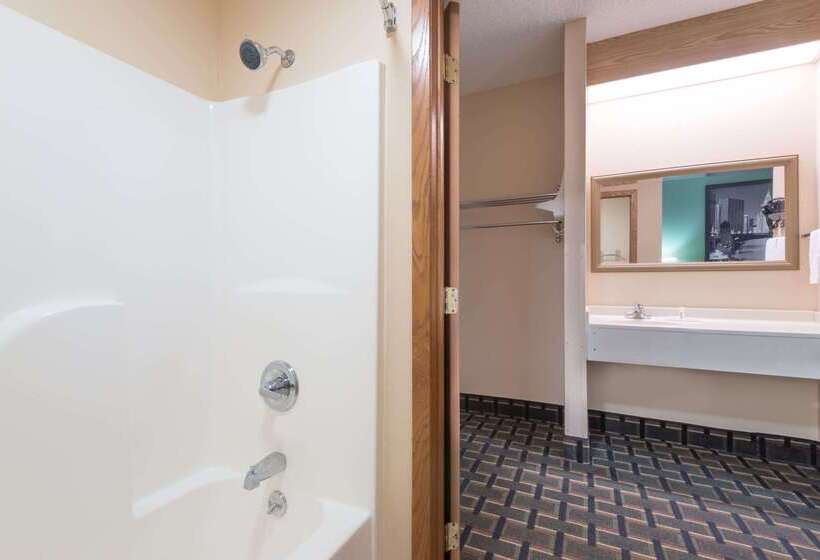 Отель Super 8 By Wyndham Mt. Carmel Il