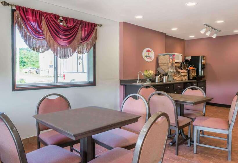 בית מלון כפרי Super 8 By Wyndham Pittsburgh/monroeville