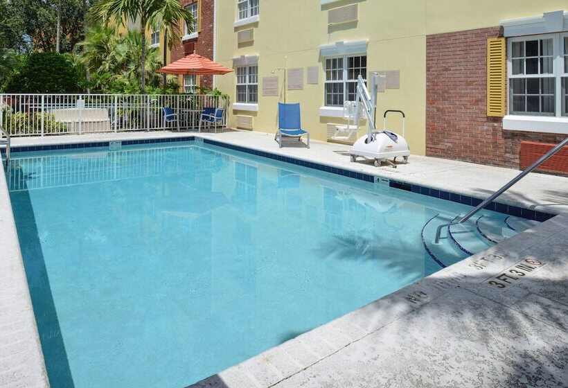 هتل Candlewood Suites Miami Lakes, An Ihg