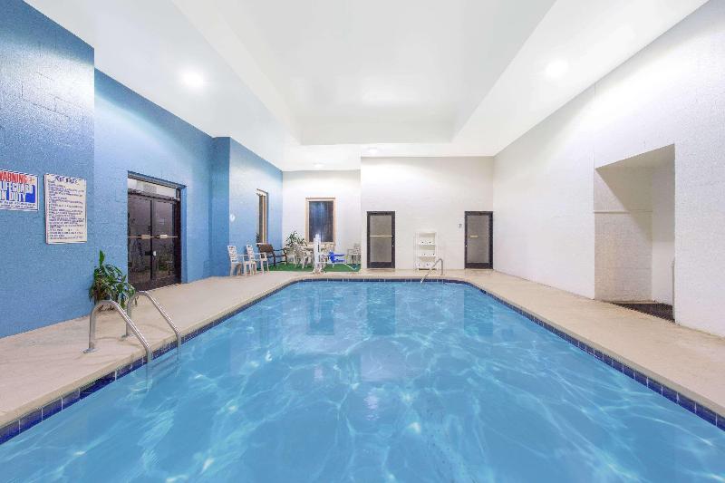 هتل Spark By Hilton Winston Salem University