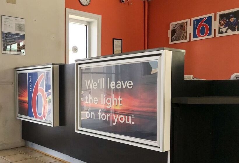 Motel 6 Tifton, Ga