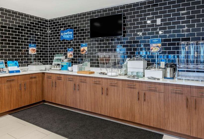 فندق على الطريق Clarion Pointe Indianapolis Airport