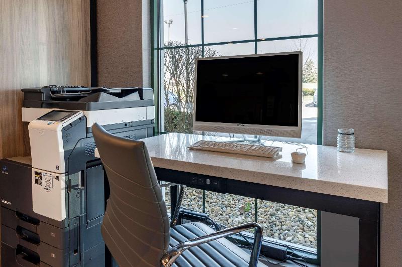 فندق على الطريق Clarion Pointe Indianapolis Airport