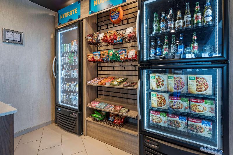 فندق على الطريق Clarion Pointe Indianapolis Airport